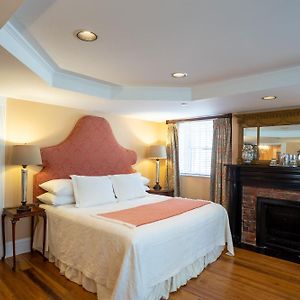 Emma Kelly Deluxe King Room